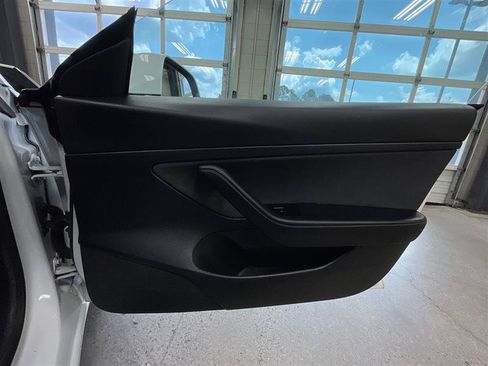 Used 2020 Tesla Model 3 Standard Range RWD image 23