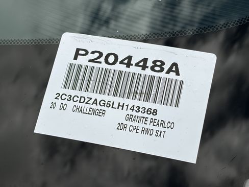 Used 2020 Dodge Challenger SXT RWD image 31