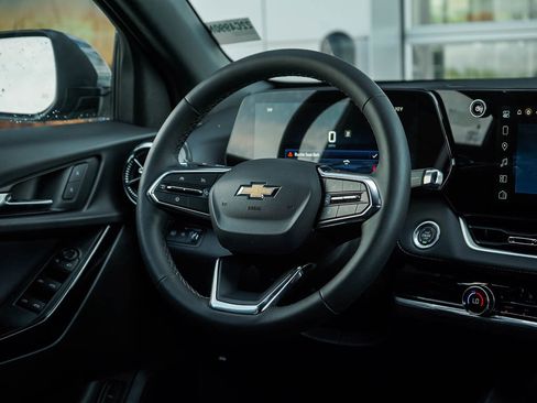 New 2026 Chevrolet Equinox LT w/ Convenience Package II AWD/4WD image 16