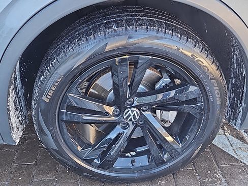 Certified 2023 Volkswagen Tiguan SE R-Line image 30