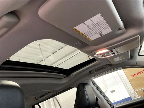 Used 2023 Toyota Highlander XLE AWD/4WD image 22