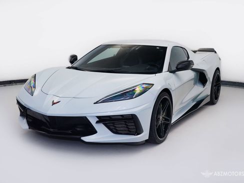 Used 2021 Chevrolet Corvette Stingray Coupe w/ Z51 Performance Package RWD image 2
