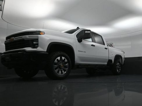 Used 2025 Chevrolet Silverado 2500 Custom w/ Custom Convenience Package AWD/4WD image 25