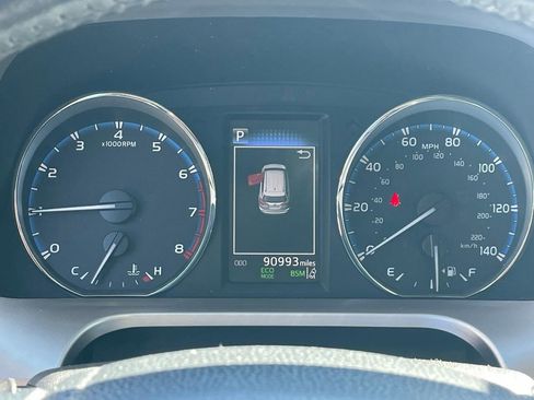 Used 2018 Toyota RAV4 Limited image 9