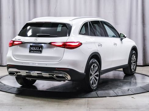 Certified 2025 Mercedes-Benz GLC 300 image 4