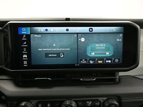 Used 2025 Jeep Wrangler Unlimited Sahara AWD/4WD image 18