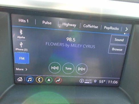 Used 2023 GMC Acadia SLT w/ Elevation Edition image 9