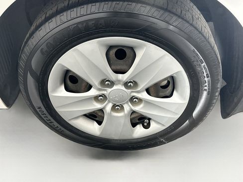 Used 2017 Kia Forte LX FWD image 11