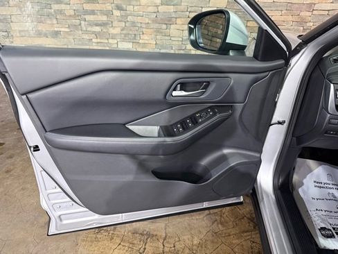 Certified 2025 Nissan Rogue SV image 8