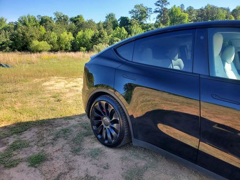 Used 2022 Tesla Model Y Performance AWD/4WD image 10