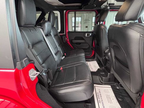Used 2019 Jeep Wrangler Unlimited Sahara w/ Dual Top Group AWD/4WD image 11
