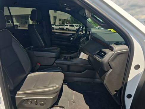 Used 2024 Chevrolet Tahoe Premier AWD/4WD image 25
