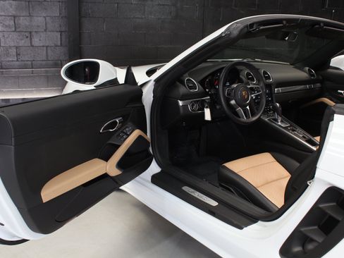 Used 2021 Porsche 718 Boxster w/ Premium Package RWD image 45