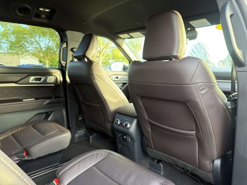 Used 2026 Ford Explorer Platinum w/ LUX Leather Package AWD/4WD image 18
