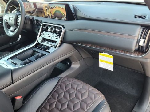 New 2025 Nissan Armada Platinum Reserve image 13