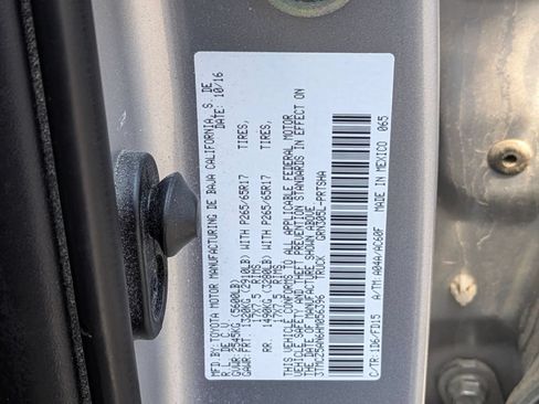 Used 2017 Toyota Tacoma TRD Sport AWD/4WD image 10