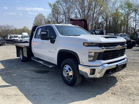 Used 2024 Chevrolet Silverado 3500 LT w/ Convenience Package image 4