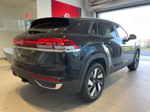 Used 2026 Volkswagen Atlas Cross Sport SE w/ Panoramic Sunroof Package FWD image 22