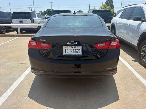 Used 2018 Chevrolet Malibu LT w/ Driver Confidence Package FWD image 3