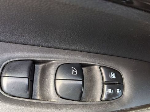 Used 2020 Nissan Rogue SV AWD/4WD image 15