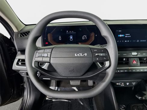 Certified 2025 Kia K4 FWD image 12
