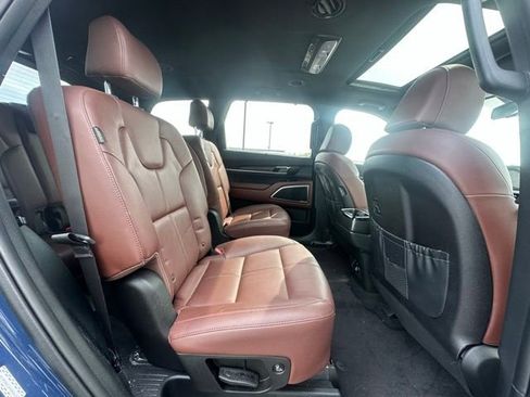 Used 2024 Kia Telluride EX w/ EX Captain's Chair Package FWD image 30