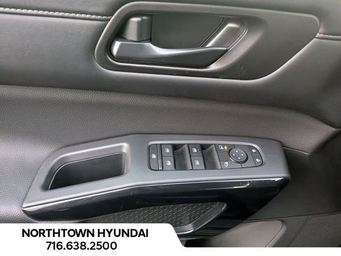 Used 2025 Nissan Pathfinder SV image 32