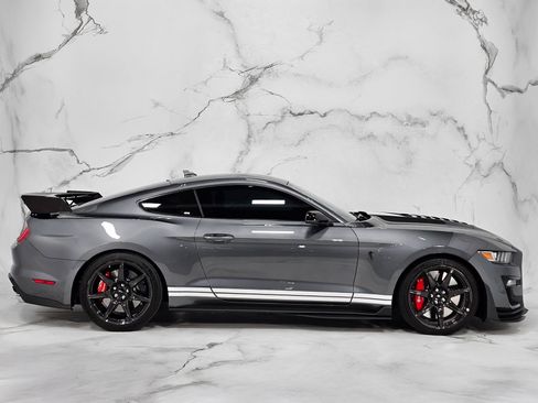Used 2022 Ford Mustang Shelby GT500 w/ Carbon Fiber Track Pack image 4