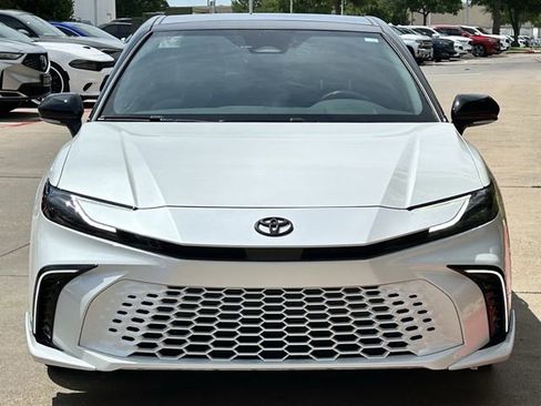 Used 2025 Toyota Camry XSE FWD image 9