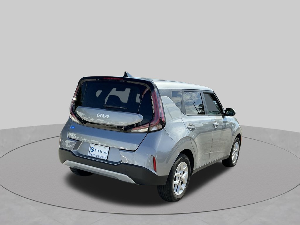 Used 2025 Kia Soul LX w/ LX Technology Package FWD image 9