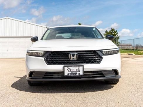 Used 2025 Honda Accord SE image 2