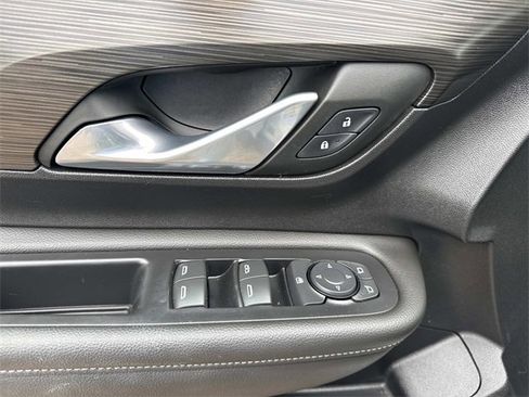 Used 2022 GMC Terrain SLE image 25