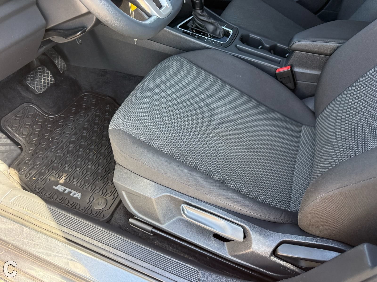 Used 2021 Volkswagen Jetta R-Line FWD image 13