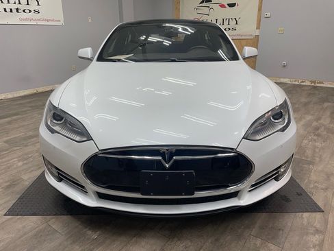 Used 2015 Tesla Model S 70 image 2