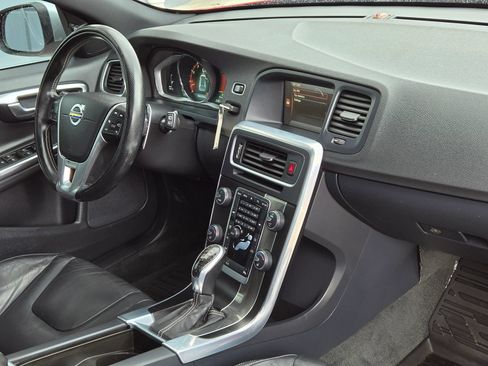 Used 2015 Volvo V60 T6 R-Design AWD/4WD image 25