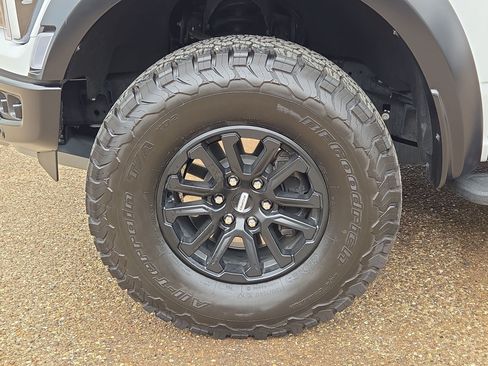 Used 2025 Ford F150 Raptor AWD/4WD image 11