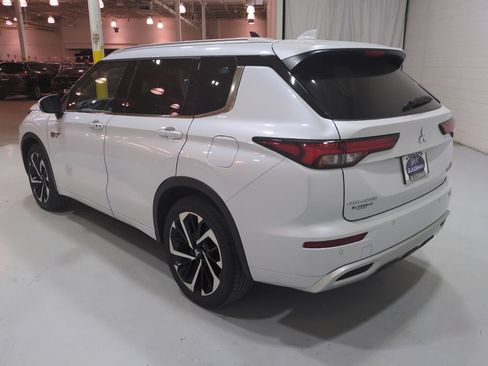 Used 2023 Mitsubishi Outlander SEL AWD/4WD image 7