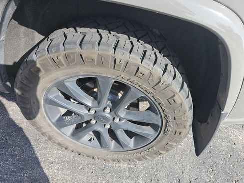 Used 2020 Jeep Grand Cherokee Altitude AWD/4WD image 5