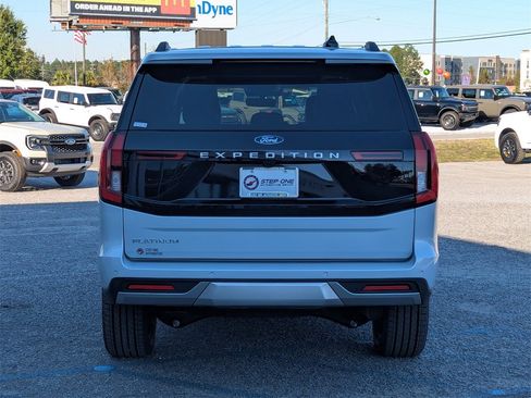 New 2025 Ford Expedition Platinum w/ Driver's Package image 6