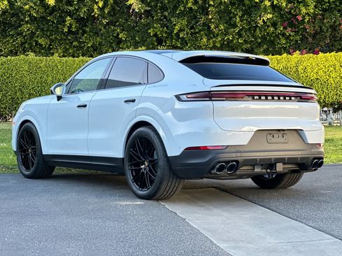 New 2025 Porsche Cayenne Coupe image 3
