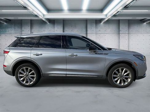 Used 2021 Lincoln Corsair Standard w/ Premium Package image 3