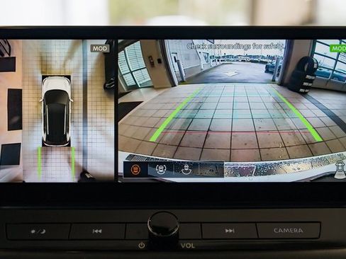 Used 2025 Nissan Rogue SL w/ Tech Package image 21