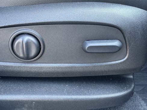 Used 2024 GMC Terrain SLT w/ Infotainment Package II image 27