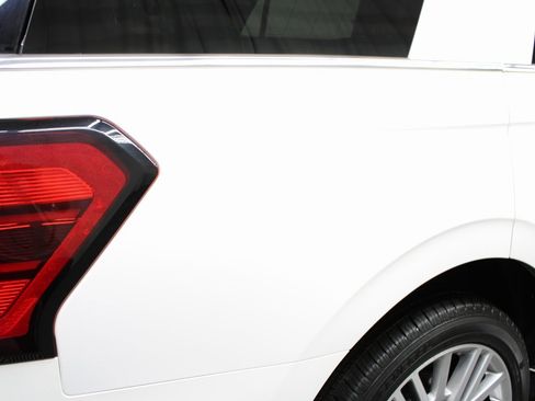 Used 2024 Ford Expedition Platinum image 39