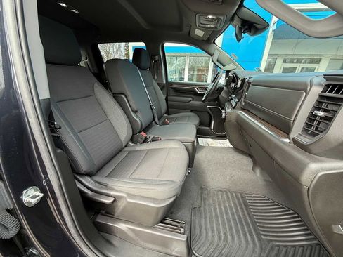 Used 2024 Chevrolet Silverado 1500 LT image 39