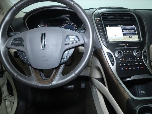 Used 2016 Lincoln MKX Reserve w/ Climate Package image 30