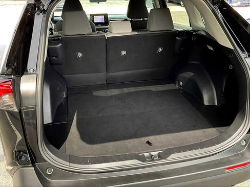 Used 2021 Toyota RAV4 XLE image 36