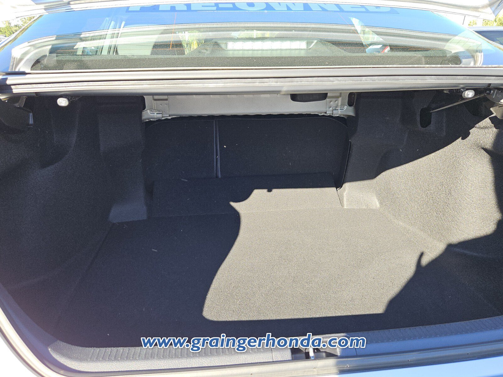 Used 2020 Toyota Camry XLE FWD image 13