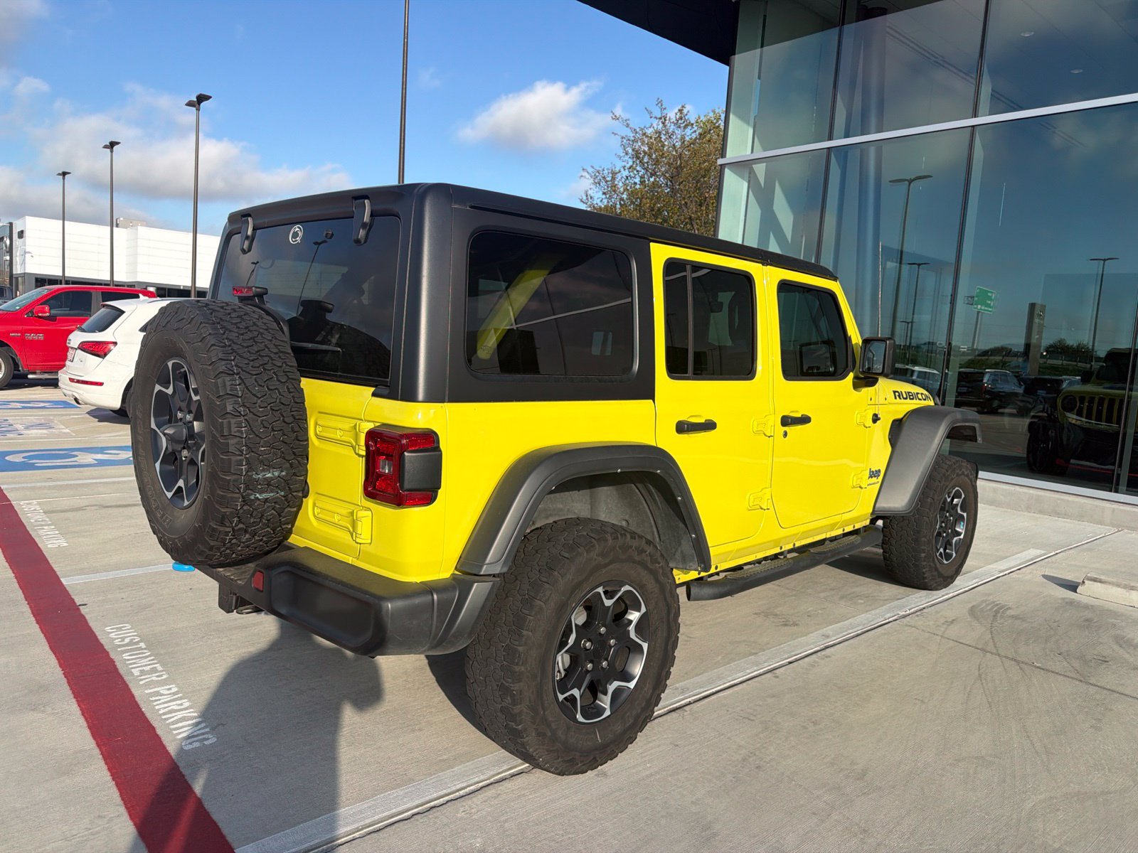 Used 2023 Jeep Wrangler Unlimited Rubicon 4xe AWD/4WD image 5