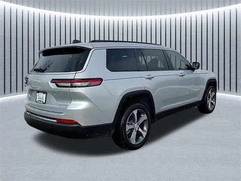 Used 2024 Jeep Grand Cherokee L Limited image 3